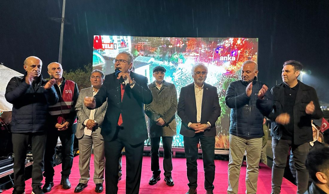 Balıkesir’in Bandırma ilçesinde CHP Bandırma İlçe Teşkilatı öncülüğünde düzenlenen “Özgürlük