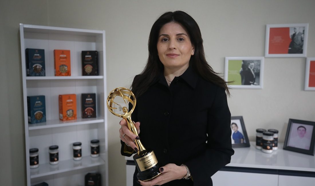 Kadın Girişimci Yumurta Kabuğundan Kalsiyum, Zarından Protein Üretiyor Balıkesir'in Bandırma ilçesinde kurduğu tesiste "sıfır atık" prensibiyle yumurtanın kabuğunu