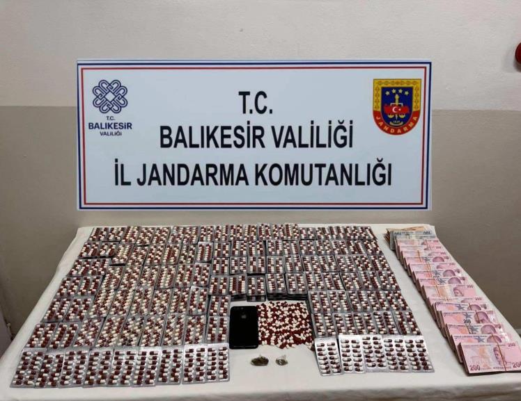 Balıkesir’de jandarmadan kaçakçılık ve organize suç operasyonu: 50 şüpheli yakalandı Balıkesir İl Jandarma Komutanlığı ekipleri, kaçakçılık ve organize suçlarla mücadele
