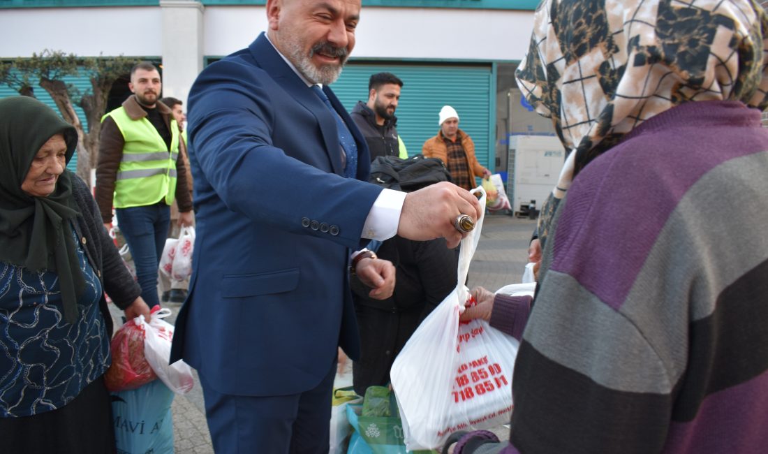 AK Parti Bandırma İlçe Teşkilatı’ndan Pazarcı Esnafına ve Vatandaşlara Pide İkramı AK Parti Bandırma İlçe Teşkilatı, Bandırma Kapalı Pazar Yeri ve