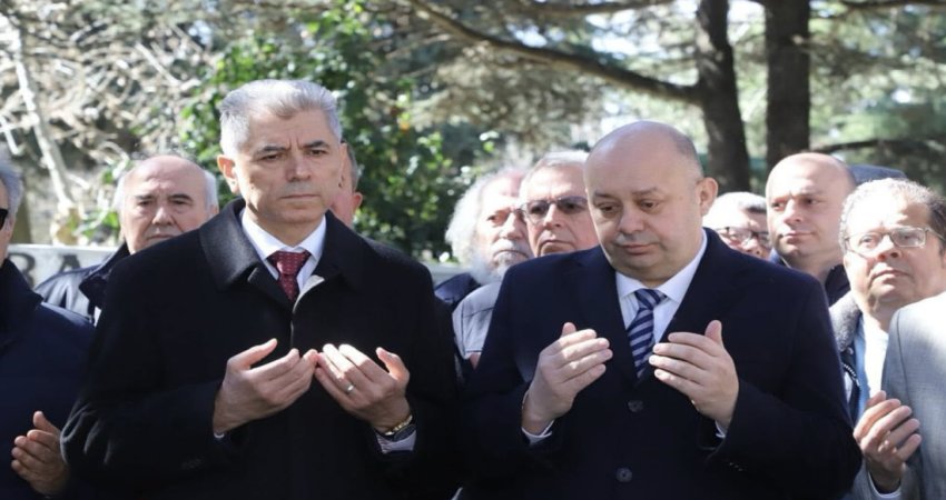 Başkan Palaz, Ömer Seyfettin’i kabri başında andı Gönen Belediye Başkanı İbrahim Palaz ve beraberindeki heyet, Türk edebiyatının