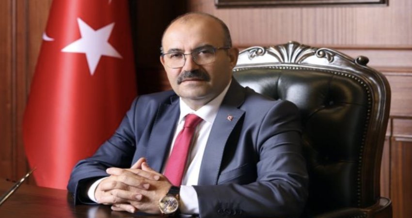 Vali Ustaoğlu’ndan 14 Mart Tıp Bayramı Mesajı Balıkesir Valisi İsmail Ustaoğlu, 14 Mart Tıp Bayramı dolayısıyla yayımladığı
