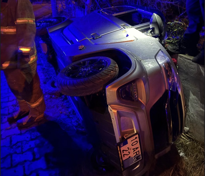 Bandırma’da tek taraflı trafik kazası: Sürücü sağlık ekiplerine teslim edildi Balıkesir’in Bandırma ilçesinde kontrolden çıkan araç yan yattı. İtfaiye, sağlık