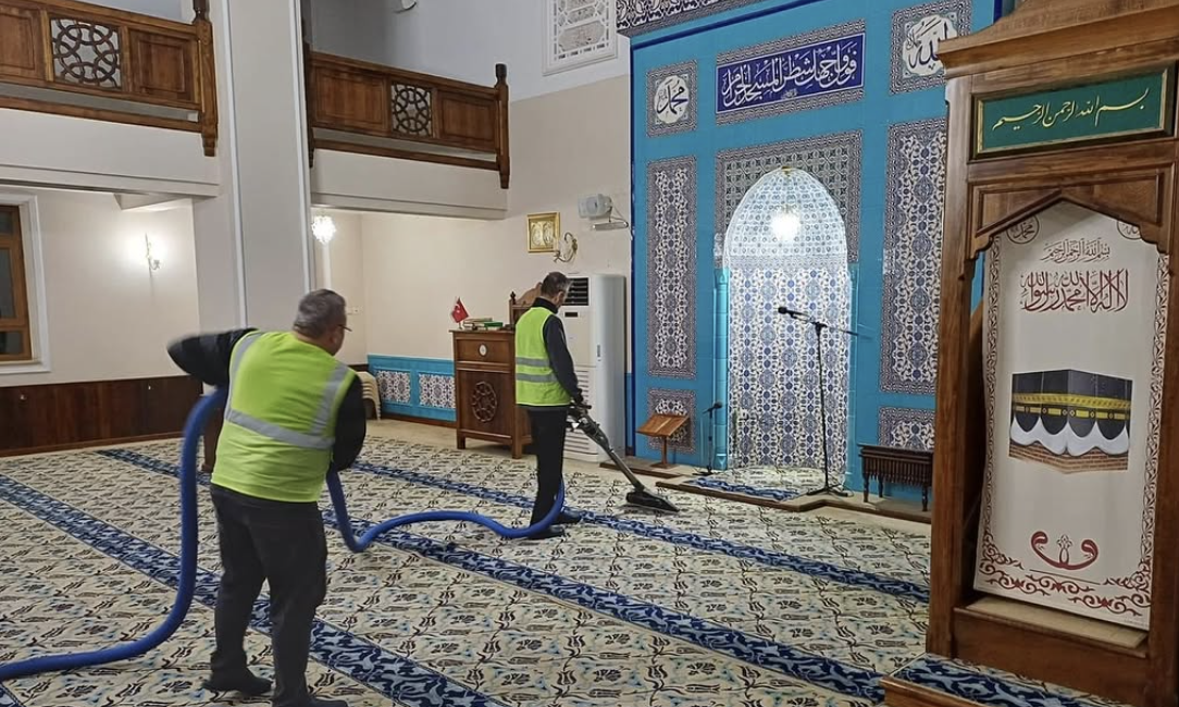 Balıkesir Büyükşehir Belediyesi’nden İbadethanelerde Temizlik Çalışması Balıkesir Büyükşehir Belediyesi Güney Marmara Koordinatörlüğü, mahalle ve kırsal mahallelerdeki