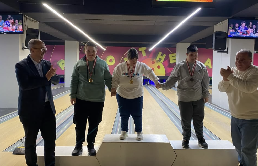 Bandırma’da 1. Down Sendromu Bowling Şenliği Renkli Görüntülere Sahne Oldu Balıkesir’in Bandırma ilçesinde, Bandırma Belediyesi tarafından düzenlenen 1. Down Sendromu