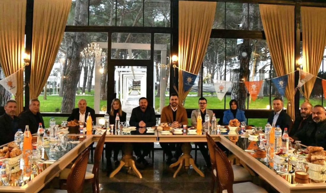 AK Parti Gönen İlçe Teşkilatı İftar Programında Buluştu AK Parti Gönen İlçe Teşkilatı tarafından düzenlenen iftar programında partililer