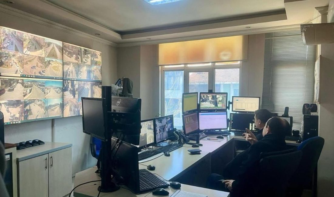 Gönen Kaymakamı Ahmet Altıntaş, güvenlik ve asayiş konularını değerlendirdi Gönen Kaymakamı Ahmet Altıntaş, İlçe Emniyet Müdürü Aydın Zeybek ile
