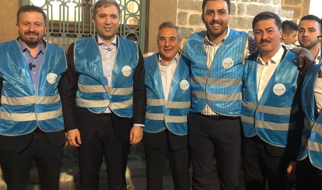 AK Parti Balıkesir İl Teşkilatından İftar Programı ve Teravih Sonrası Şerbet İkramı AK Parti Balıkesir İl Teşkilatı tarafından düzenlenen iftar programında, birlik