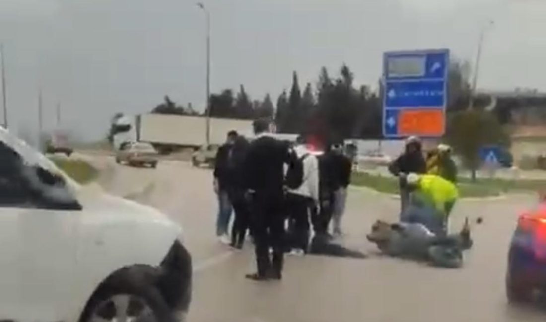 Balıkesir’in Bandırma ilçesinde otomobil ile motosikletin çarpışması sonucu meydana gelen