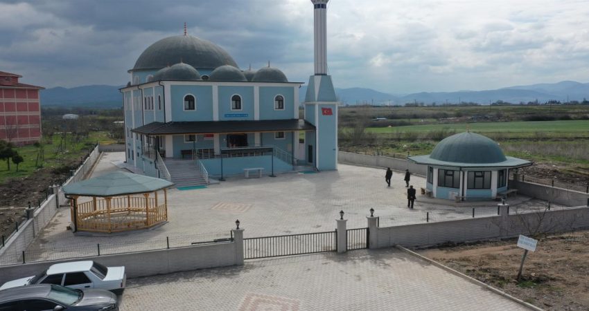 Başkan Akın Talimat Verdi, TOKİ Camii Duvarı Tamamlandı Balıkesir’in Gönen ilçesi Karşıyaka Mahallesi’nde bulunan TOKİ Sacid Tosun Camii’nin