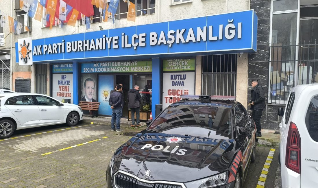 Balıkesir’in Burhaniye ilçesinde AK Parti İlçe Başkanlığı binasına gece saatlerinde