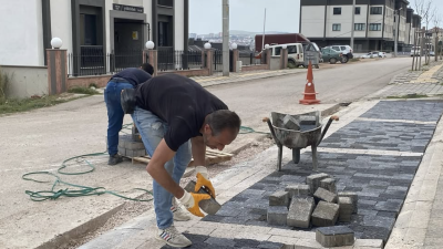 Bandırma Belediyesi, kent genelinde yol bakım, onarım ve yenileme çalışmalarını