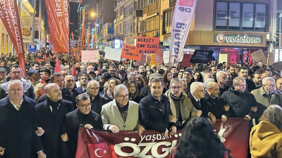 Bandırma Belediye Başkanı Dursun Mirza, Balıkesir’de düzenlenen yürüyüşe katılarak haksızlığa,