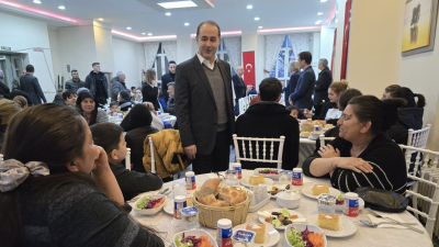 Bandırma Kaymakamlığı ev sahipliğinde düzenlenen iftar programında Kaymakam Engin Aksakal,