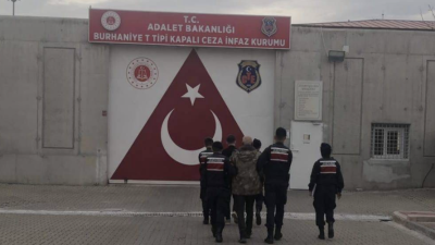 Balıkesir’in Edremit ilçesinde düzenlenen uyuşturucu operasyonunda, iklimlendirme sistemi ile kenevir