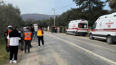 Balıkesir’in Erdek ilçesinde 1 otomobil ve 2 motosikletin karıştığı trafik