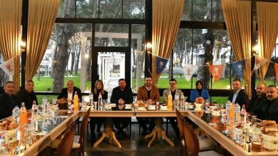 AK Parti Gönen İlçe Teşkilatı tarafından düzenlenen iftar programında partililer
