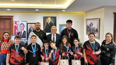 Bandırma Belediye Başkanı Dursun Mirza, minikler ve gençler kategorilerinde Wushu