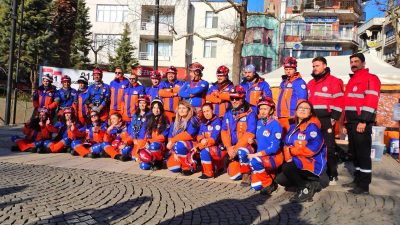Balıkesir'in Erdek ilçesinde Deprem Haftası etkinlikleri kapsamında 911 Arama ve