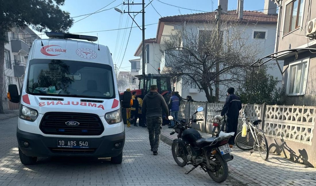 Balıkesir’in Gönen ilçesine bağlı Hasanbey Mahallesi’nde traktör ile motosikletin çarpışması