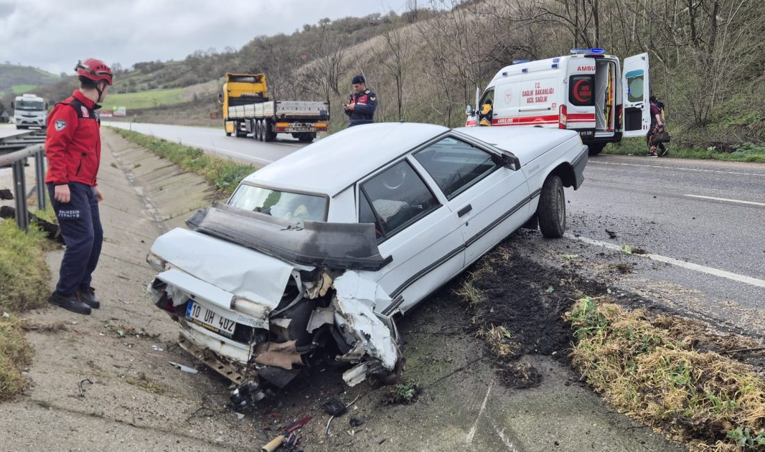Susurluk’ta tek taraflı trafik kazası: 2 Kişi yaralandı Balıkesir-Bursa kara yolunun Balıkesir istikameti Susurluk Sultançayır mevkisinde meydana gelen