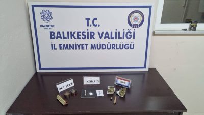 Balıkesir’in Erdek ilçesinde polis ekipleri tarafından gerçekleştirilen uygulamada, iki farklı