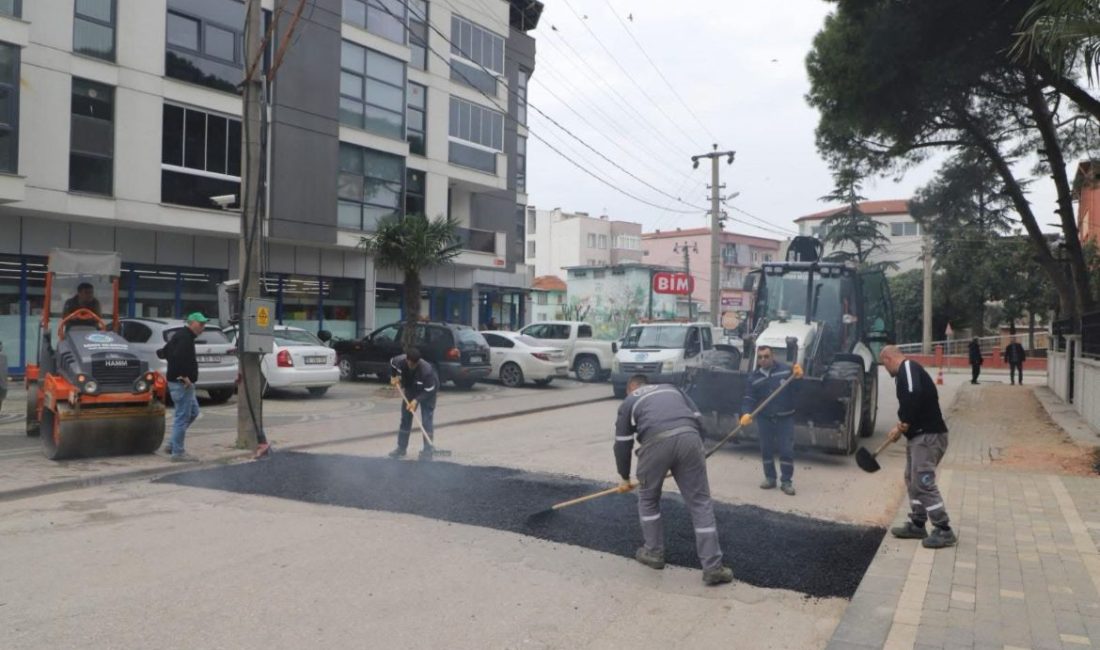 Gönen’de belediye ekipleri, asfaltlama ve yol tamirat çalışmalarını hız kesmeden