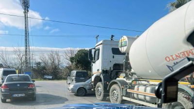 Balıkesir’in Erdek ilçesinde Düzler Kavşağı’nda meydana gelen trafik kazasında, trafik