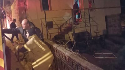 Balıkesir'in Manyas ilçesinde bir evde çıkan bacadan kaynaklı yangın, Balıkesir