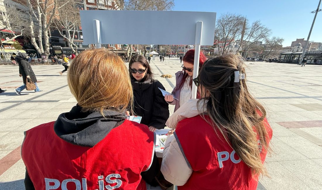 Kadın polislerden KADES bilgilendirme çalışması Bandırma İlçe Emniyet Müdürlüğü’ne bağlı kadın polisler, 8 Mart