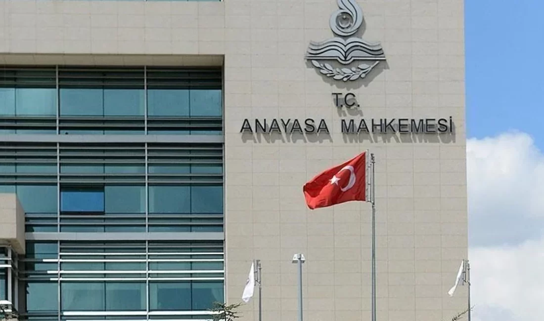 AYM, hakim ve savcı yardımcılığı kadrolarının Cumhurbaşkanlığı Kararnamesi ile ihdas