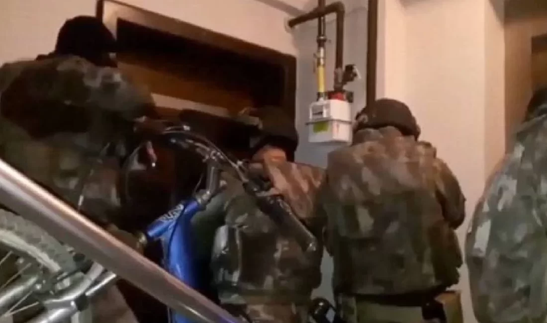 8 ilde siber suç operasyonları: 103 şüpheli gözaltında 8 ilde 'Yasa dışı bahis', 'Nitelikli dolandırıcılık', 'Çevrim içi çocuk