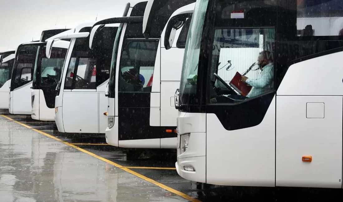 Bayram öncesi talep arttı: Otobüs biletleri uçak fiyatlarıyla yarışıyor Bayram öncesi otobüs bilet fiyatları hızla yükseliyor. Talebin artmasıyla birlikte
