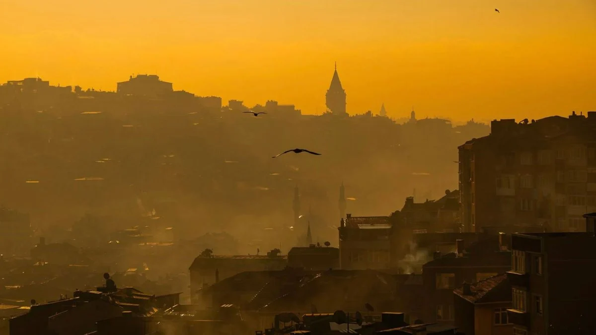 Afrika’dan Türkiye’ye taşınan çöl tozu sağlığı tehdit ediyor. Uzmanlar, özellikle