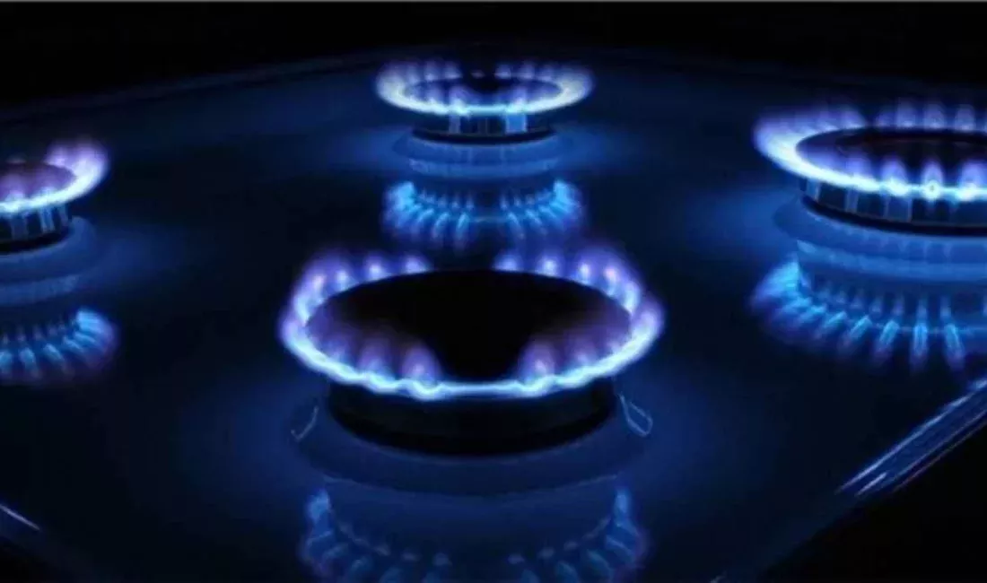 Elektriğin ardından doğalgaza da zam yolda Elektriğe gelmesi beklenen zammın ardından doğalgaz tarifeleri de değişiyor. BOTAŞ’ın