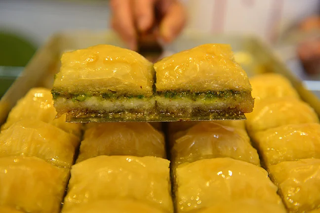 Ramazan Bayramı yaklaşırken baklava alışverişi hız kazanıyor. Ancak piyasada, glikoz