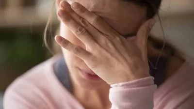 Uzmanlar, baş ağrısı şikâyetlerinin migrenle karıştırılmaması gerektiği konusunda uyardı. Nöroloji