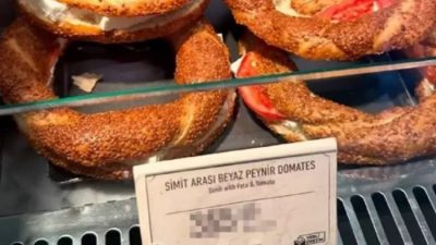 Sabiha Gökçen Havalimanı’nda bir işletmede satılan simit arası beyaz peynir