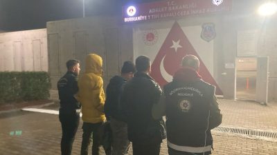 Balıkesir’in Edremit ilçesinde, yasa dışı yollarla yurt dışına kaçış hazırlığında