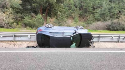 Balıkesir’in Havran ilçesinde kontrolden çıkan otomobil takla atarak devrildi. Kazada