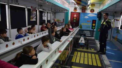 Balıkesir İl Jandarma Komutanlığı Trafik ekipleri tarafından çocuklara trafik bilinci