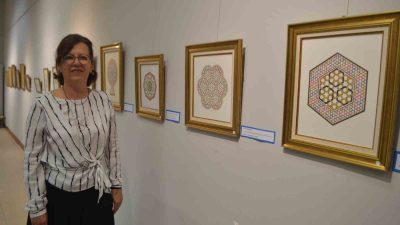 Balıkesir’in Ayvalık ilçesinde; sanatçı Olcay Kıncay’ın, atölyesinde eğitim verdiği kursiyerleriyle