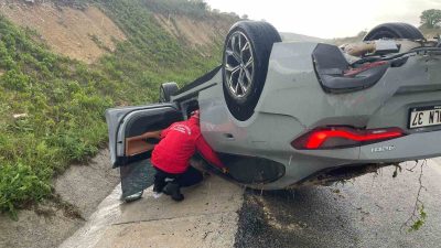 Balıkesir’de İzmir-İstanbul otobanında kontrolden çıkan otomobilin takla attığı kazada 4