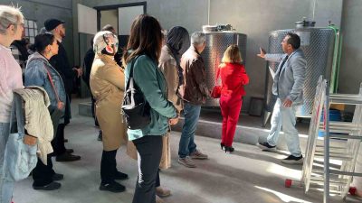 Balıkesir Atatepe Sanayi Bölgesi’nde bulunan kolonya fabrikasında gerçekleştirilen faaliyette öğretmenlere