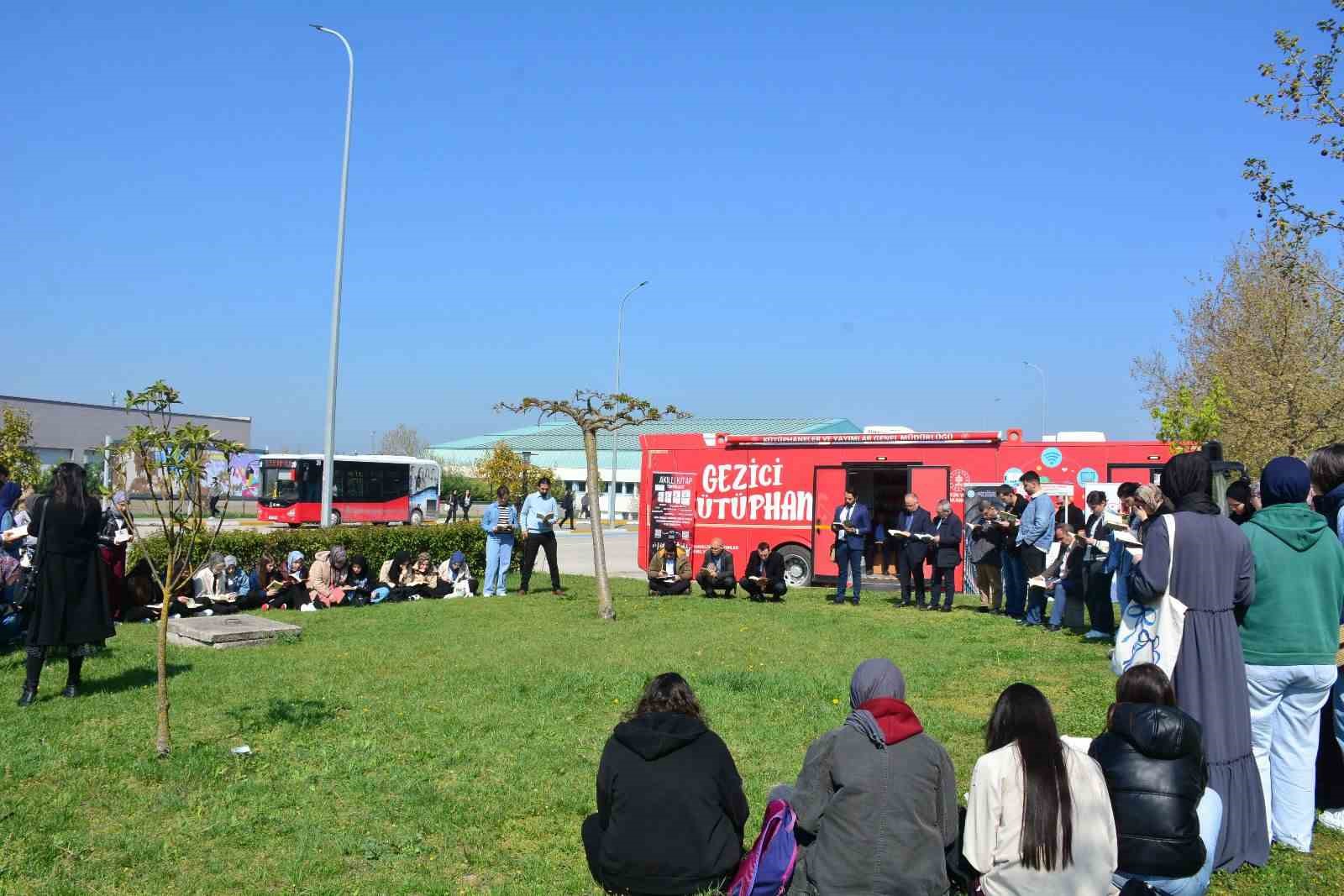 Kültür ve Turizm Bakanlığı öncülüğünde "81 İlde Aynı Anda Kitap