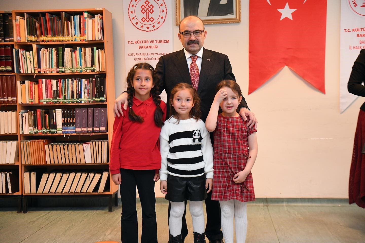 Balıkesir’de 61. Kütüphane Haftası etkinlikleri başladı. Vali İsmail Ustaoğlu, 61.