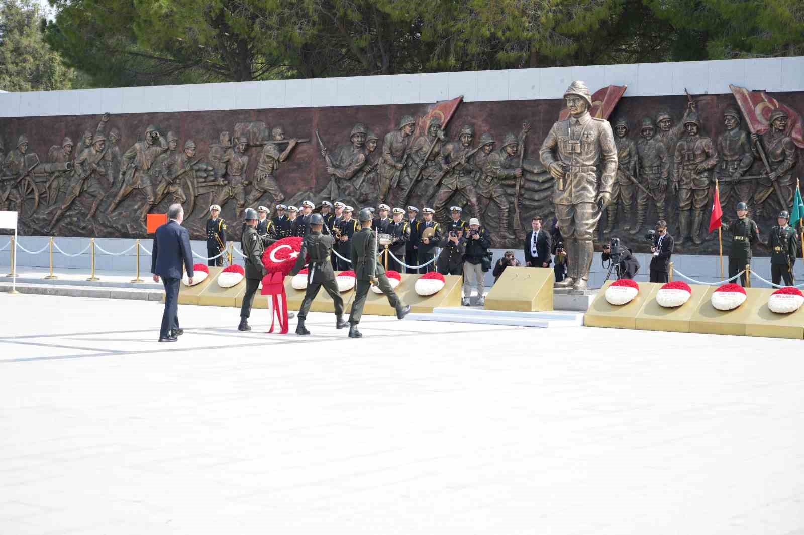 Çanakkale Kara Savaşları’nın 110’uncu yıl dönümü anma etkinlikleri, Şehitler Abidesi’nde