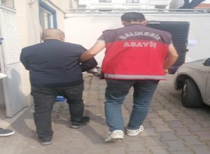 Balıkesir’de polis ekipleri hırsızlık suçundan aranan ve hakkında 19 yıl