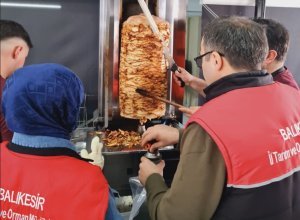 Balıkesir'in Gönen ilçesinde gıda güvenliğini sağlamak amacıyla yapılan rutin denetimler