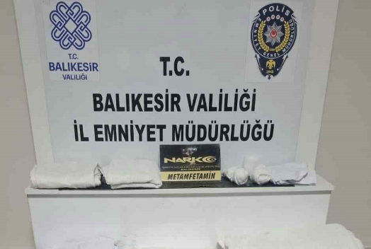 Balıkesir’de narkotik ekiplerince gerçekleştirilen uyuşturucu operasyonunda 6 kilo 887 gram